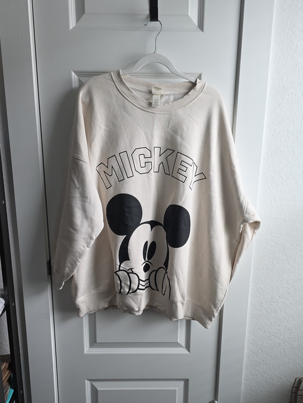 H&M Mickey Mouse Disney Graphic Sweatshirt Large - Cream G172